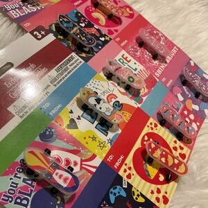12 Valentine’s Day cards with mini toy skateboard for children